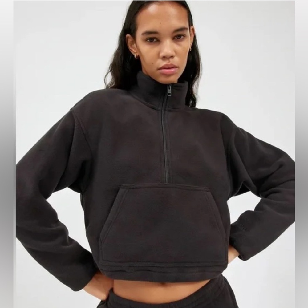 New Aritzia Black "Lena" TNA Cropped 1/2 Half-zip Fleece Sweater in size M - Picture 2 of 11